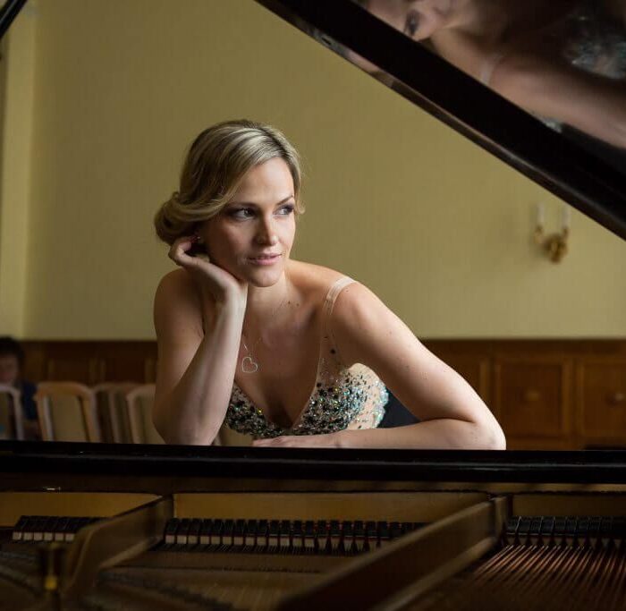 concert-pianist-almira-emiri