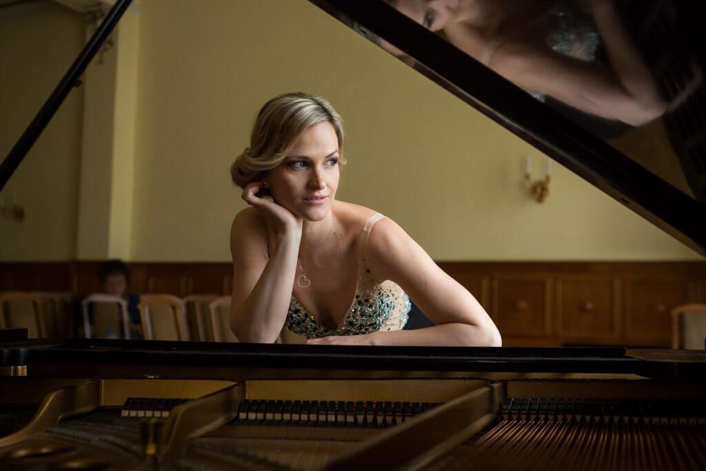 concert-pianist-almira-emiri